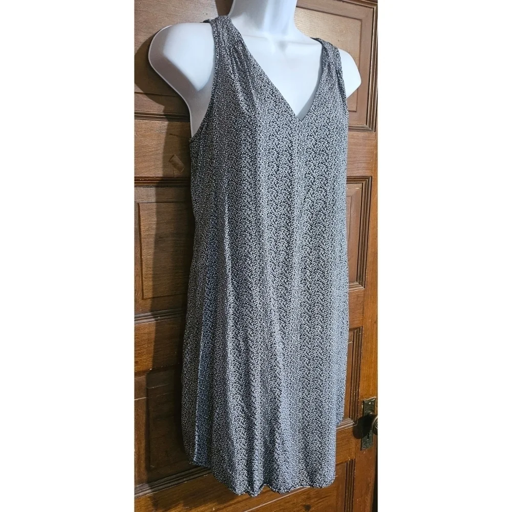 Old Navy V-Neck Shift Dress